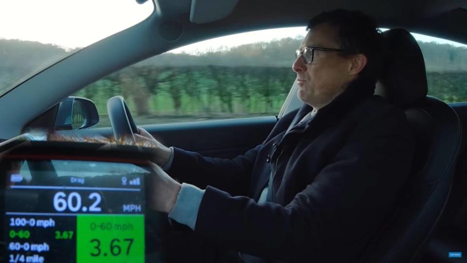 Model 3 Performance進行測試，秒數僅3.67秒就達成0~60mph。 (圖片來源/ Carwow影片畫面)