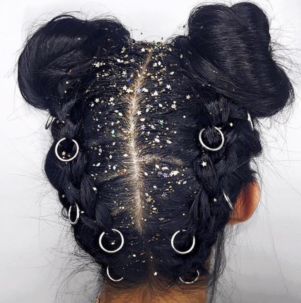 <p>In pictures glitter roots look really impressive, however in real life it can often just like a really bad case of dandruff. Not ideal. <a rel="nofollow noopener" href="https://www.instagram.com/p/BTzKKp5FyIB/?tagged=glitterhair" target="_blank" data-ylk="slk:[Photo: Miss Pap/ Instagram];elm:context_link;itc:0;sec:content-canvas" class="link ">[Photo: Miss Pap/ Instagram]</a> </p>