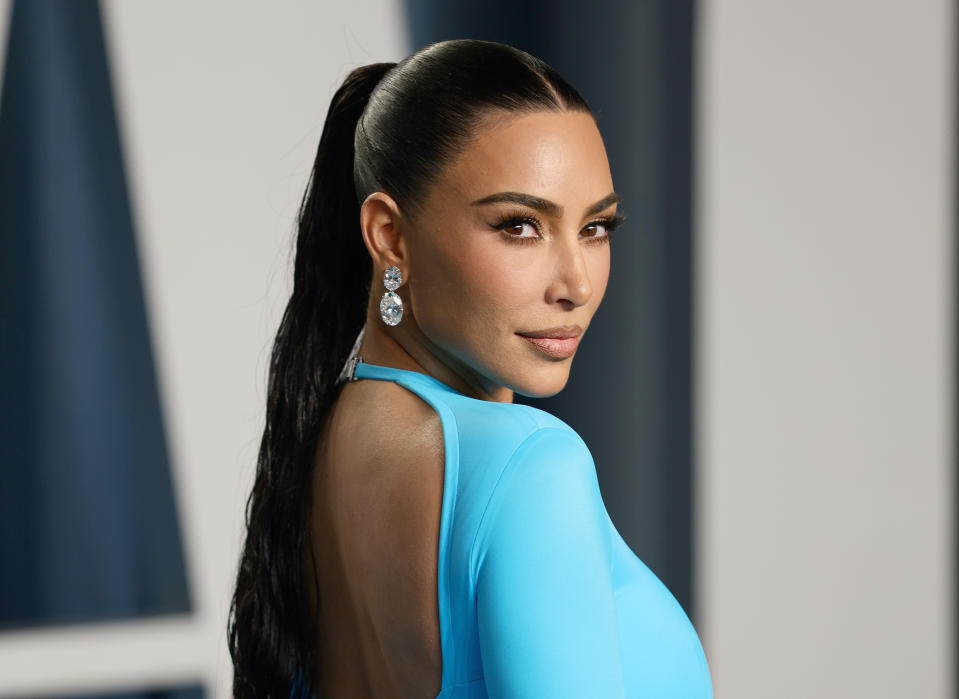 BEVERLY HILLS, CALIFORNIA - MARCH 27: Kim Kardashian  attends the 2022 Vanity Fair Oscar Party hosted by Radhika Jones at Wallis Annenberg Center for the Performing Arts on March 27, 2022 in Beverly Hills, California. (Photo by Dimitrios Kambouris/WireImage,)