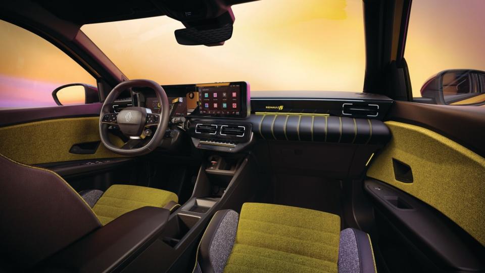 內裝採用了雙10.1吋螢幕組成虛擬駕駛座艙，並用上了拼貼設計讓布局極簡同時充滿科技感。