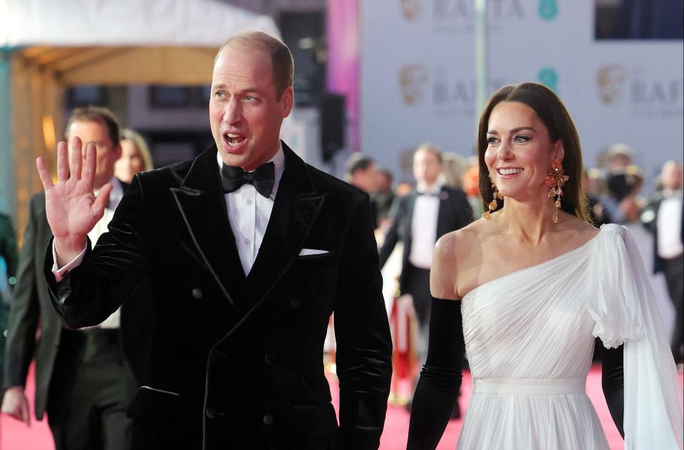 英國王室威廉王子與凱特王妃，19日晚間出席英國影藝學院電影獎（BAFTA Awards）頒獎典禮。（AFP）