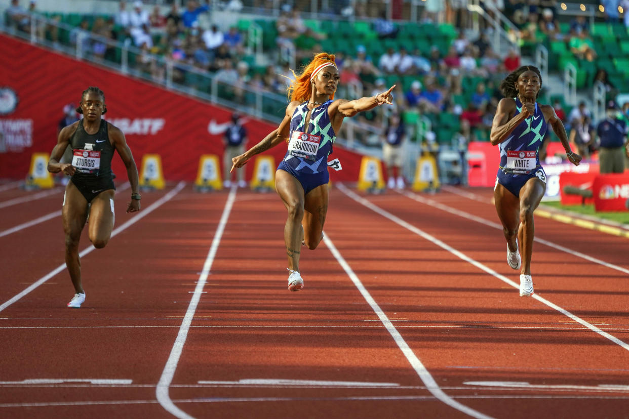 Sha'Carri Richardson gana los 100 metros femeniles en las pruebas olímpicas de atletismo de Estados Unidos en Eugene, Oregón, el 19 de junio de 2021. (Chang W. Lee/The New York Times)