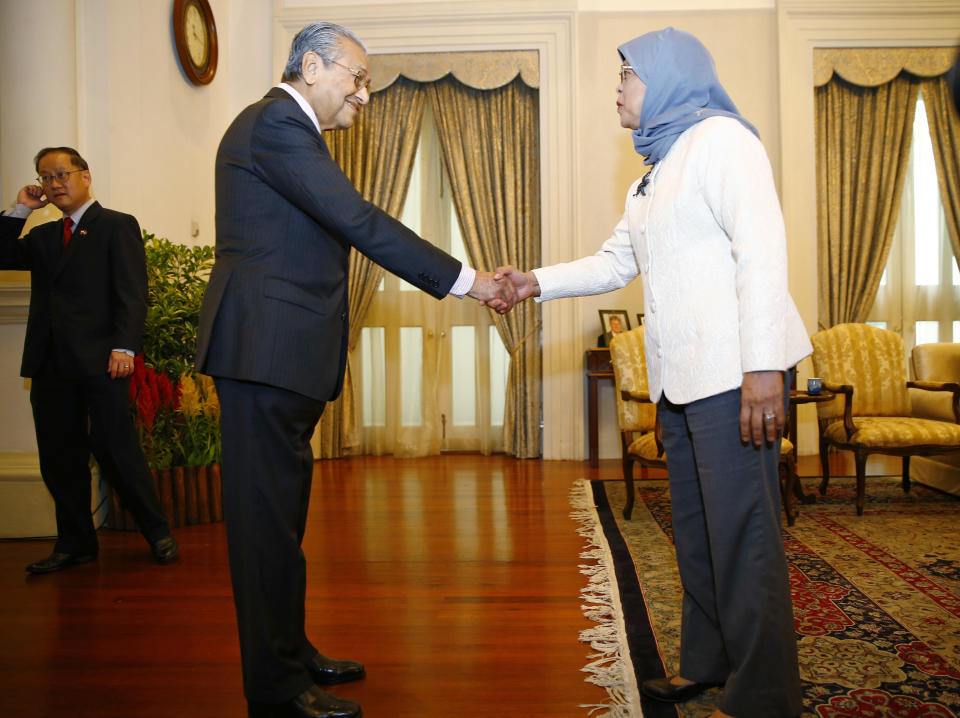 Malaysia's Prime Minister Mahathir Mohamad, left, meets with Singapore's President Halimah Yacob at the Istana in Singapore, Monday, Nov. 12, 2018. (Feline Lim/Pool Photo via AP)