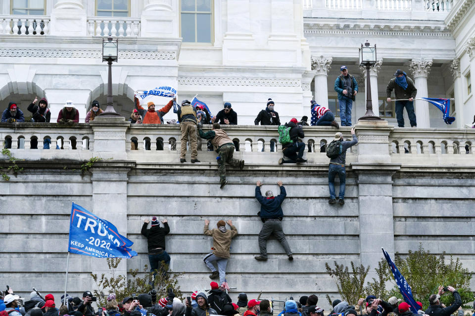 Image: Washington clash riot capitol (Jose Luis Magana / AP)