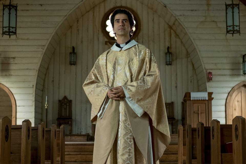 Hamish Linklater on 'Midnight Mass'