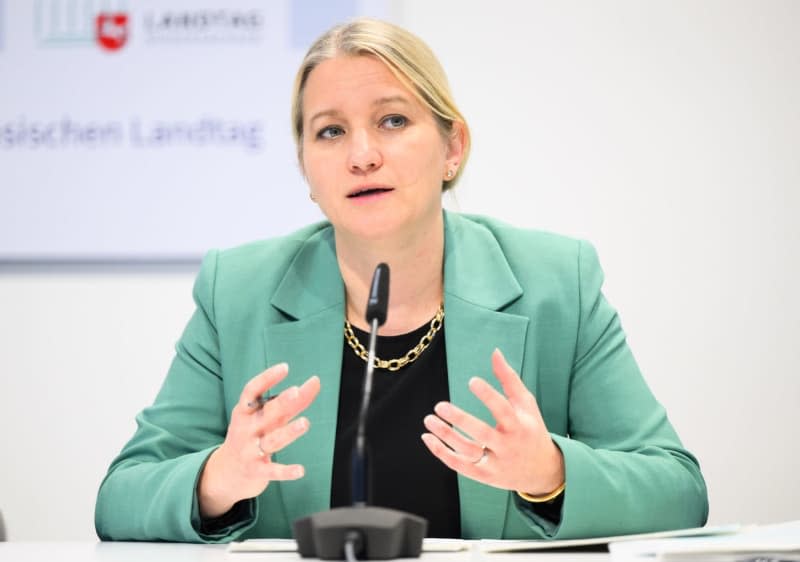 Kathrin Wahlmann, Minister of Justice of Lower Saxony, speaks at a cabinet press conference. Julian Stratenschulte/dpa