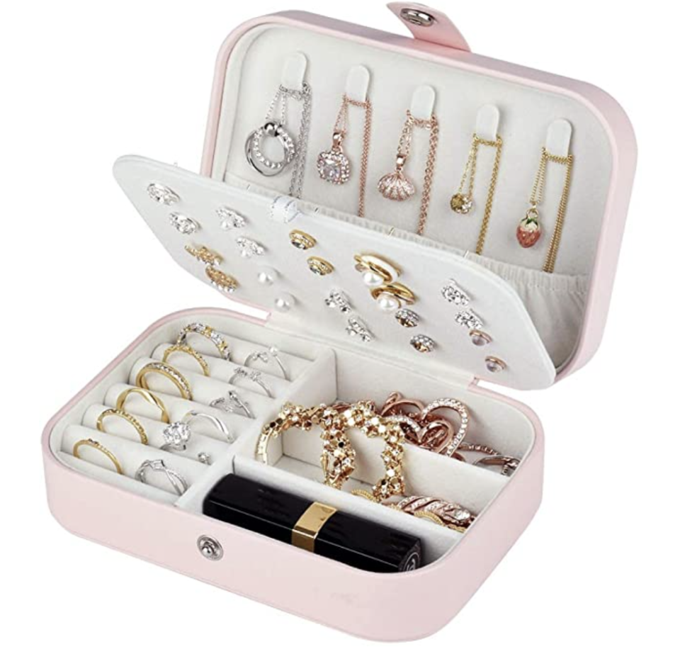 Travel Jewelry Organizer is key to packing your favourite accessories 