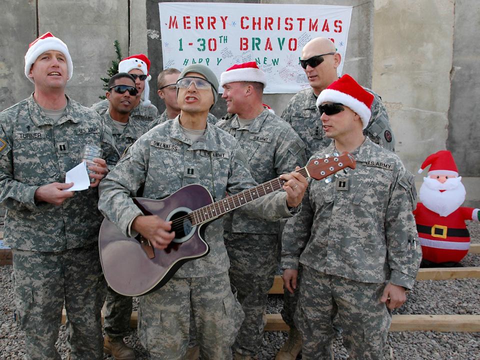 US Army handout picture released 27 December 2007 shows Lt. General Ray Odierno, commander of the Multi-National Corps - Iraq (C), singing Christmas songs with Soldiers of the 1st Battalion, 30th Infantry Regiment, 2nd Brigade Combat Team, 3rd Infantry Division at Patrol Base Hawkes in Arab Jbur, south of Baghdad, 25 December 2007