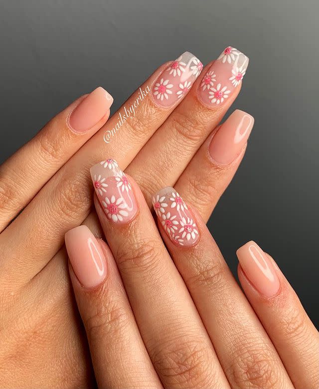 7) This Floral Design for Acrylics