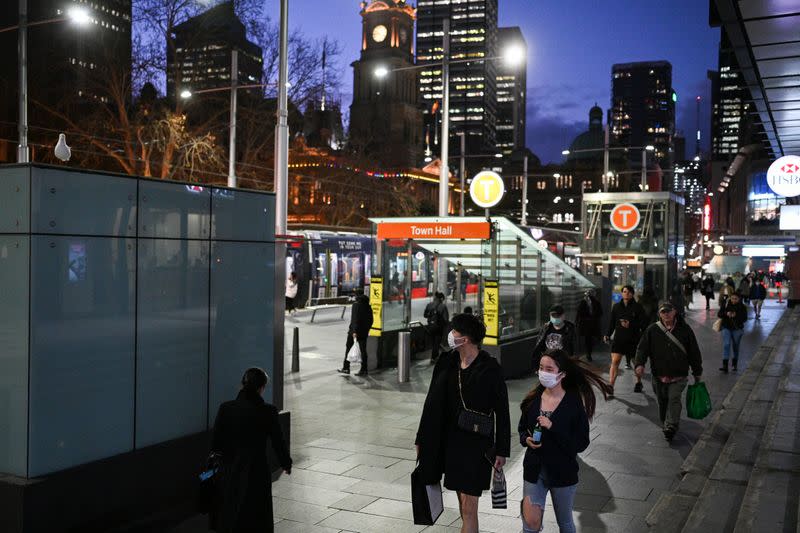 The Wider Image: Chinese students in Australia head home as coronavirus upends study