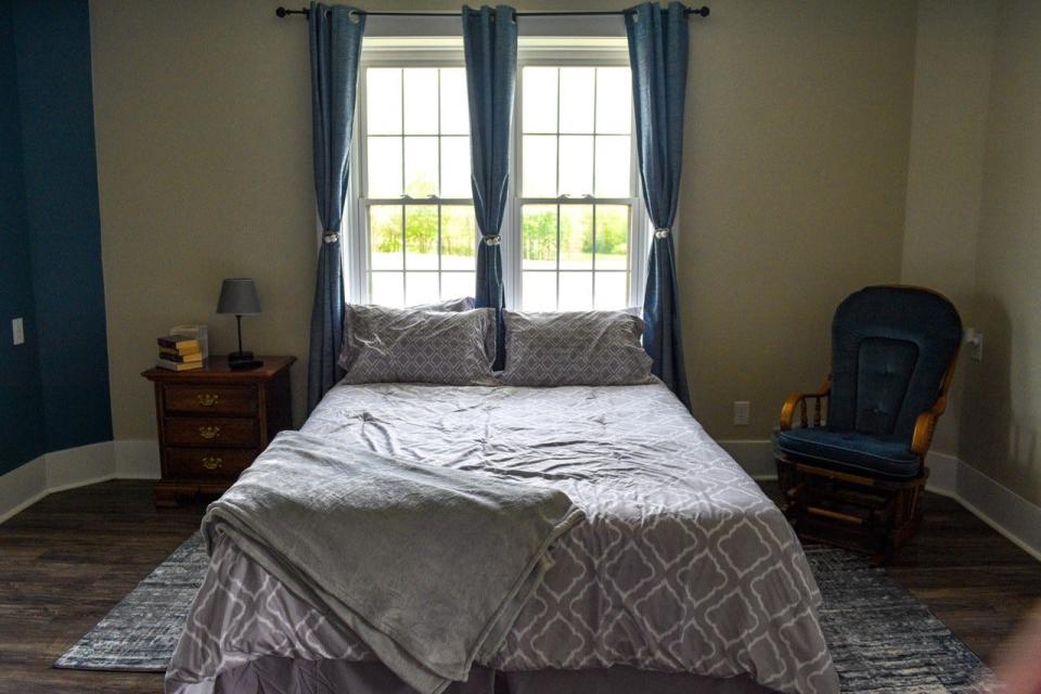 The octagon house Airbnb offers three bedrooms, two and half baths, and a full kitchen. The home is situated in a quiet country setting that is about 30 miles from Lake Erie and Cedar Point.