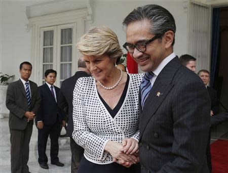 Australia's Foreign Minister Julie Bishop bids farewell to her Indonesian counterpart Marty Natalegawa (R) after their meeting at the foreign ministry office in Jakarta December 5, 2013. REUTERS/Beawiharta