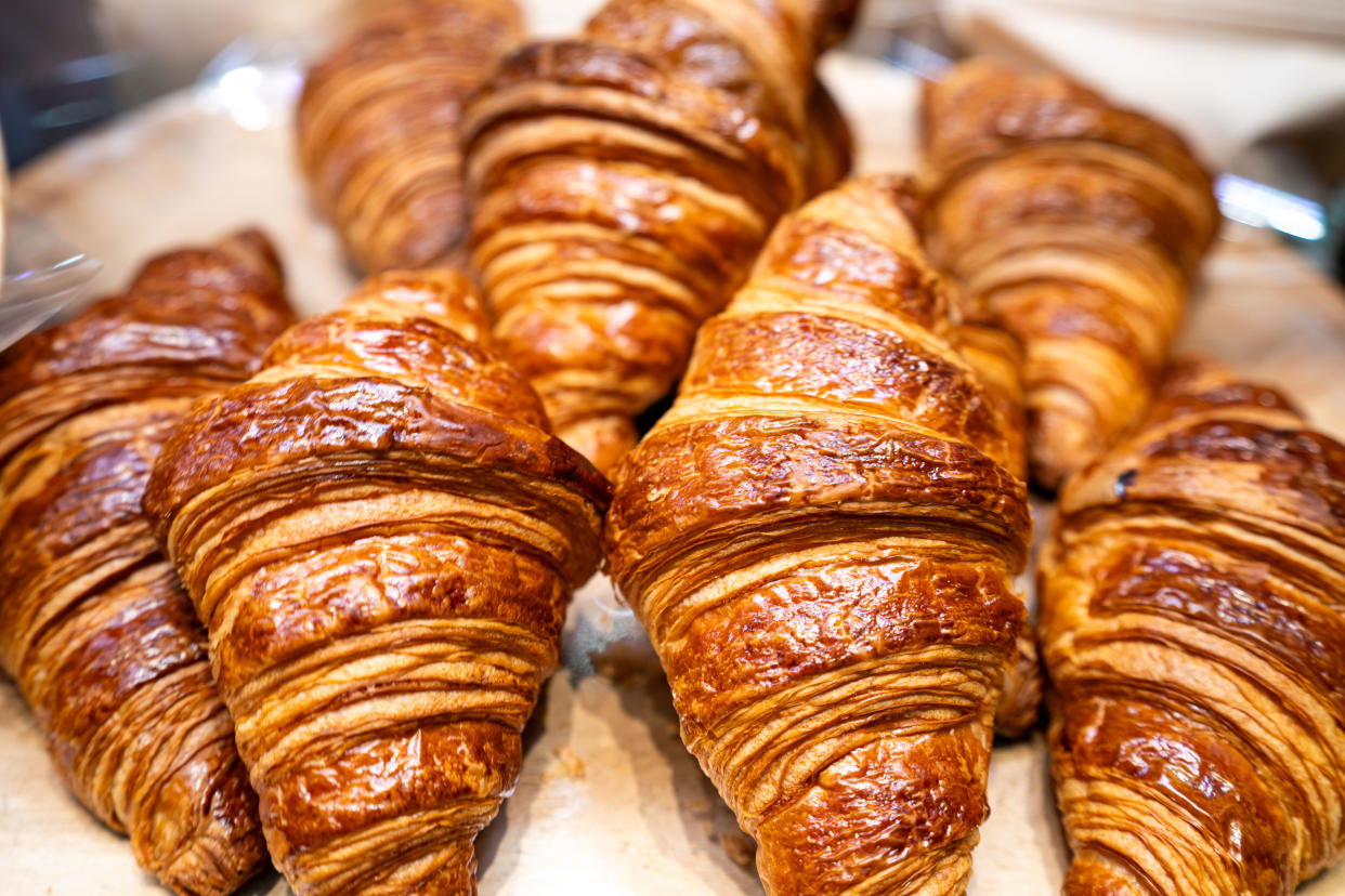 Croissants gibt es jetzt auch in der XL-Version - zumindest in Paris und London (Symbolbild: Getty Images)