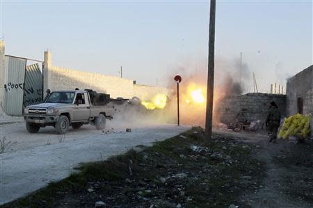 Free Syrian Army fighters fire toward forces loyal to Syria's President Bashar al-Assad at the Aleppo international airport frontline February 7, 2014. REUTERS/Ammar Abdullah