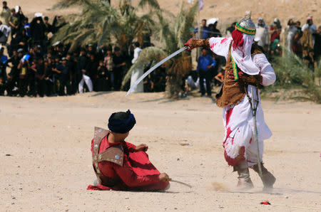 Local actors dressed as ancient warriors re-enact a scene from the 7th century battle of Karbala to commemorate Ashura in Najaf, Iraq September 20, 2018. REUTERS/Alaa Al-Marjani