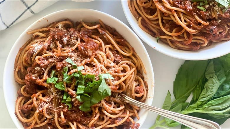 spaghetti Bolognese with cheese and basil