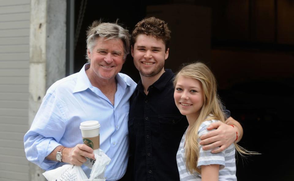 <div class="inline-image__caption"><p>Treat Williams and his children, Gil Williams and Ellie Williams visit the set of “White Collar” in 2012.</p></div> <div class="inline-image__credit">Bobby Bank/Getty</div>