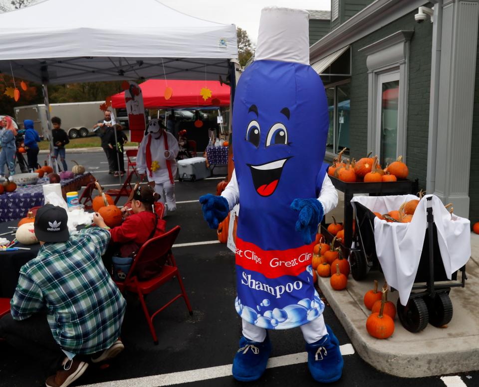 The annual NoogieFest was at Gilda's Club Kentuckiana this weekend. The nonprofit is bringing back the fall festival in person Saturday for the first time since the pandemic began. Oct. 30, 2021
