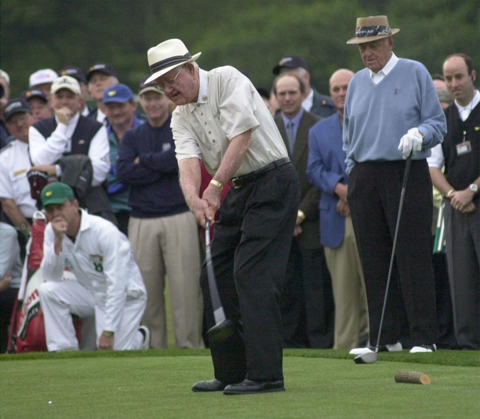 Byron Nelson does the honors in 2001 as fellow honorary starter Sam Snead looks on.