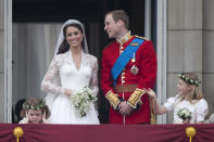 <p>Noch Jahre nach der royalen Hochzeit von Herzogin Kate und Prinz William behauptete die britische Brautkleid-Designerin Christine Kendall, Sarah Burton hätte ihren Entwurf geklaut. Die Vorwürfe wurden jedoch immer abgeschmettert. (Bild: Getty Images)</p>