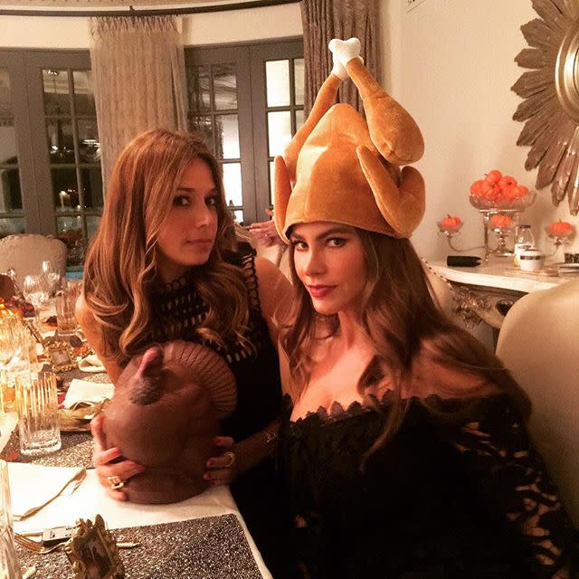 <p>En la fiesta de Thanksgiving se puso el pavo en la cabeza/Sofia Vergara/Instagram </p>