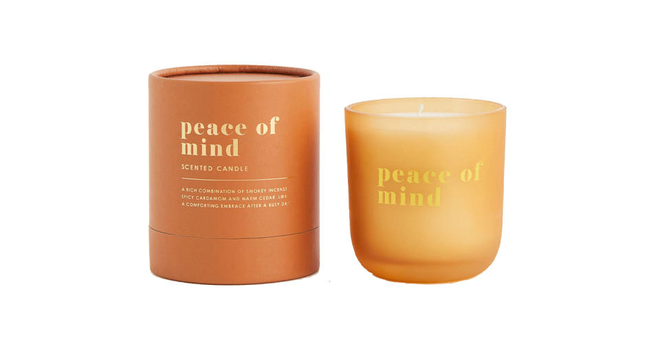 Enjoy peace of mind as the label suggest with this winter warming candle. 