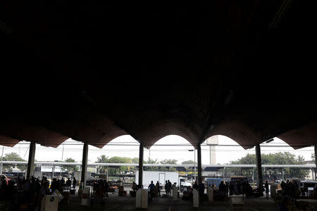 Workers are pictured at a shed of Rio de Janeiro's main supply center (CEASA) with low stock due to the truck owners strike in protest against high diesel prices, in Rio de Janeiro, Brazil May 25, 2018. REUTERS/Ricardo Moraes