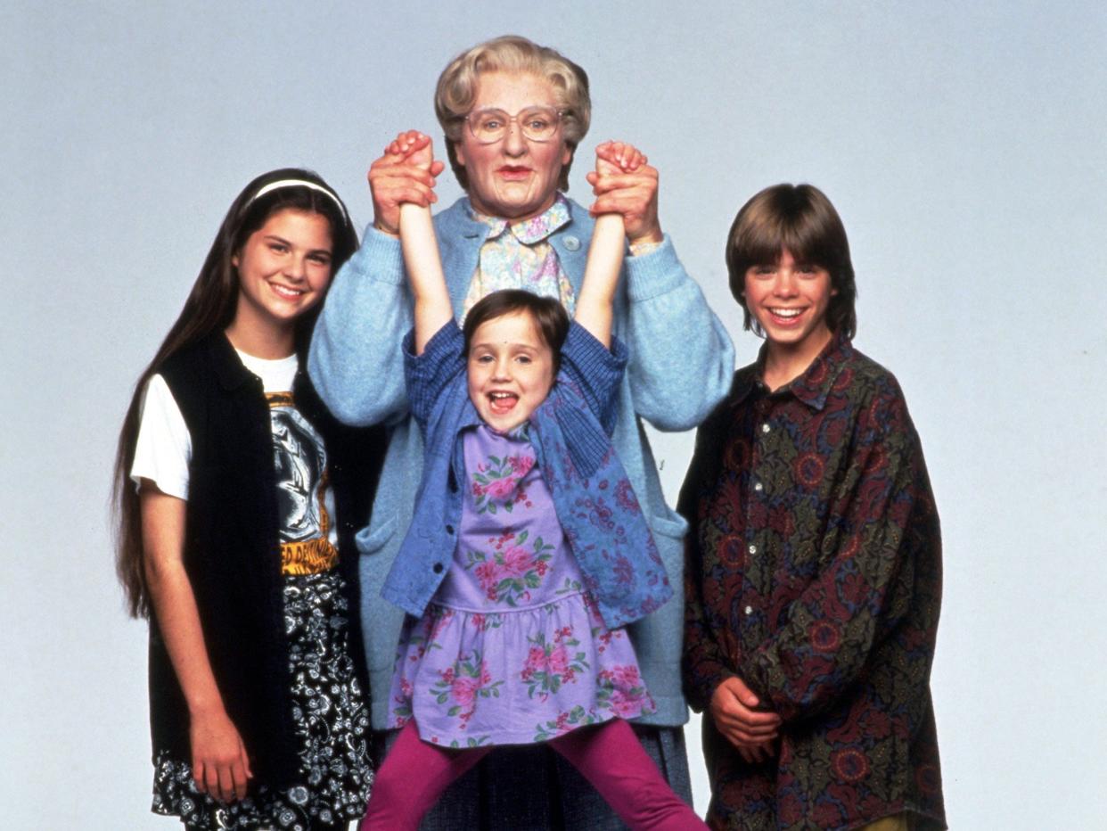 Lisa Jakub, Robin Williams,  Matthew Lawrence, and Mara Wilson in "Mrs. Doubtfire."