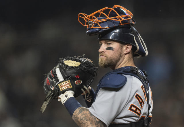 Reds trade Gold Glove catcher Tucker Barnhart to Tigers for infield  prospect - The Athletic