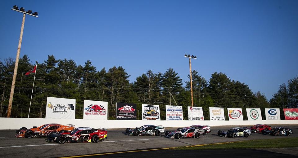 Cars in action during the Inaugural Granite State Derby presented by USA Insulation for the NASCAR Whelen Modified Tour at Lee USA Speedway in Lee, New Hampshire on May 21, 2022. (Adam Glanzman/NASCAR)
