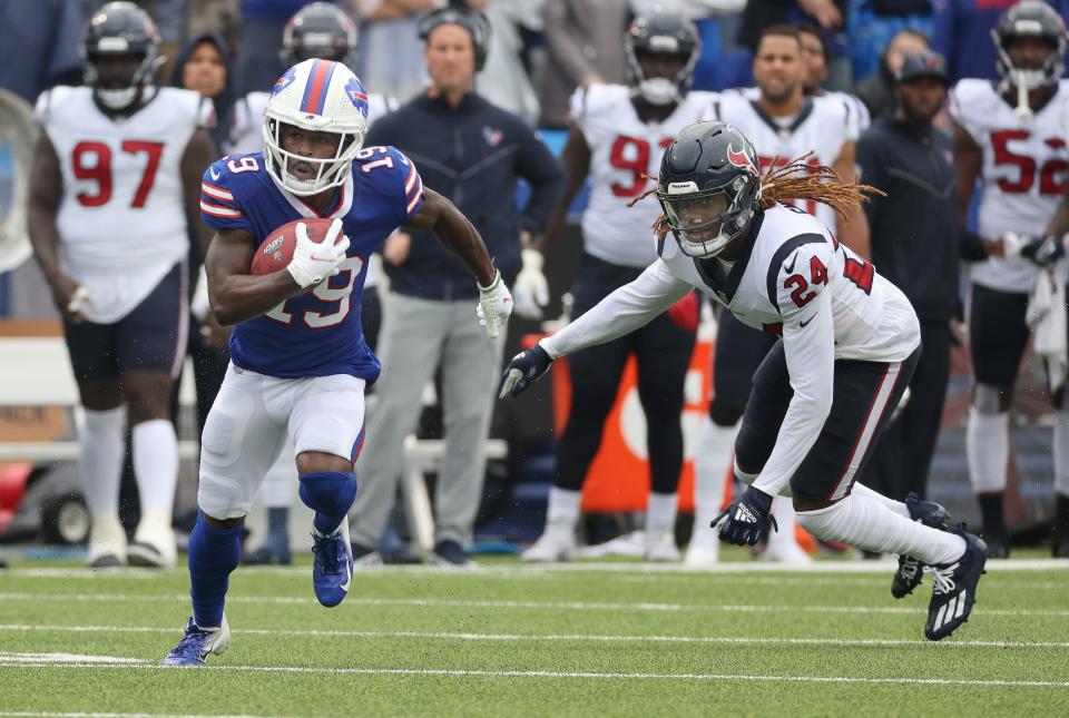 Bills kick returner Isaiah McKenzie gets around Houston's Tremon Smith. 