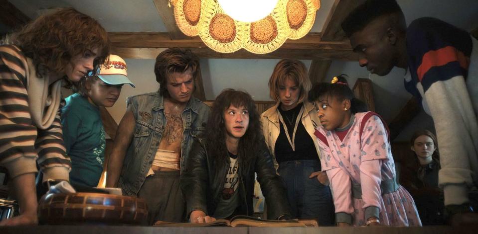 natalia dyer as nancy, gaten matarazzo as dustin, joe keery as steve, joseph quinn as eddie, maya hawke as robin, priah ferguson as erica, caleb mclaughlin as lucas, stranger things season 4 part 2