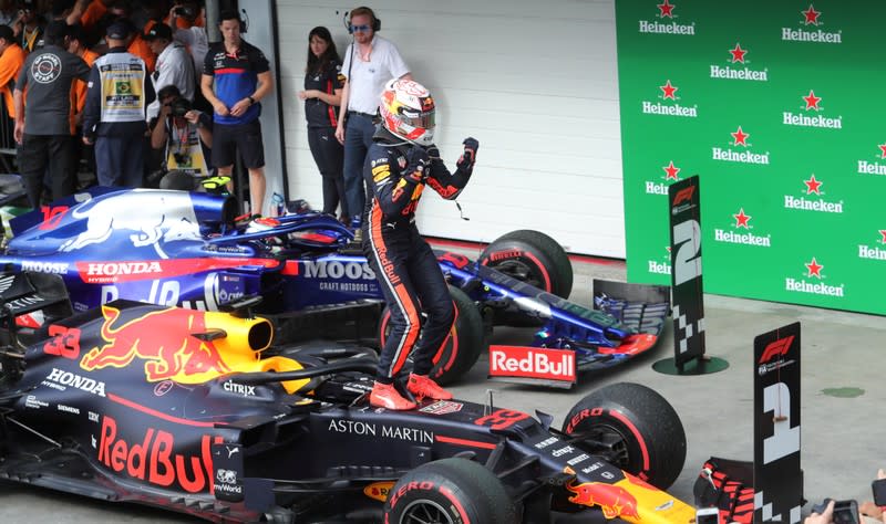El piloto Max Verstappen de Red Bull celebra luego de ganar el Gran Premio de Brasil de la Fórmula Uno