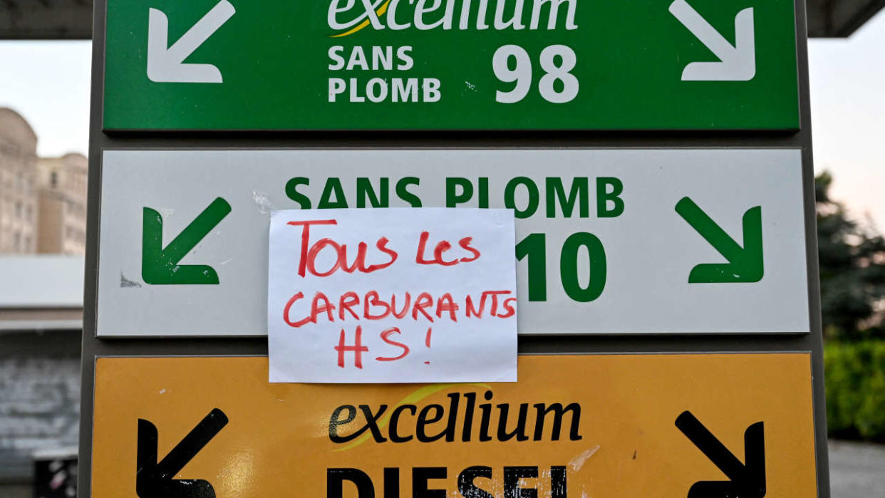 A sign which reads in French as 