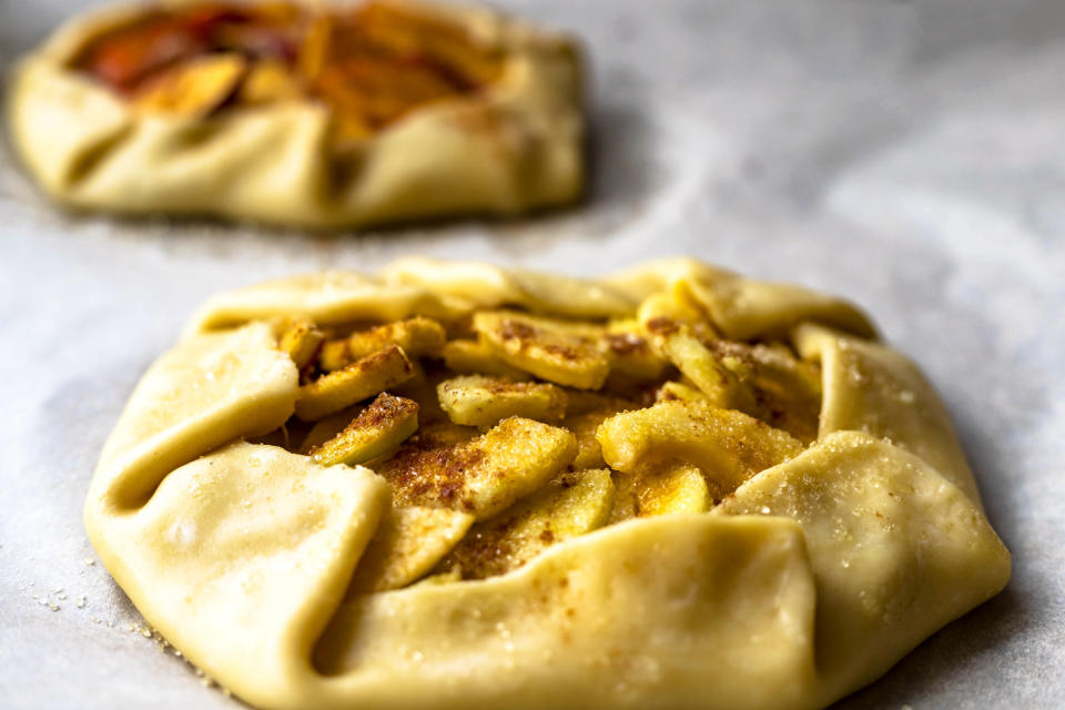 Baking mini apple pies