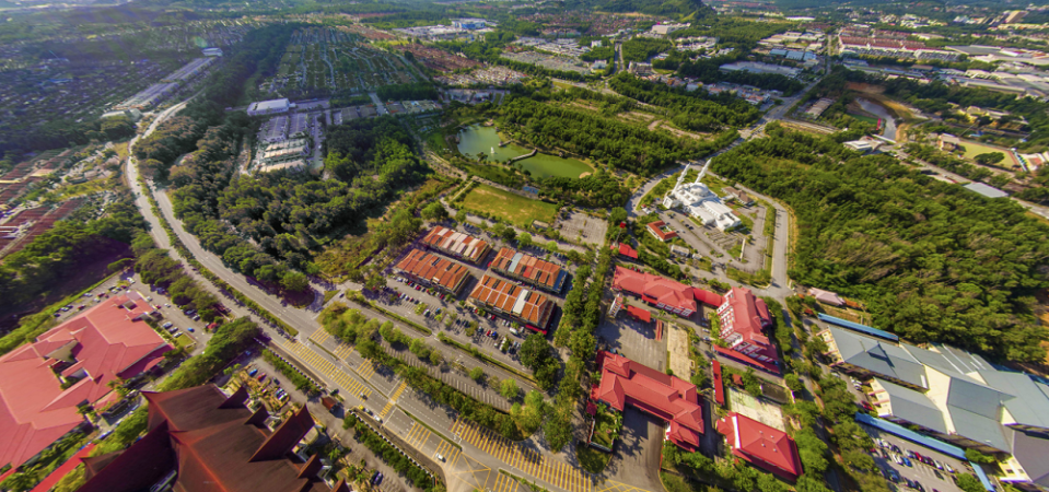 In the self-sustaining Seremban 2 township developed by IJM Land, one can discover tranquil living coexisting with convenient accessibility just steps away.