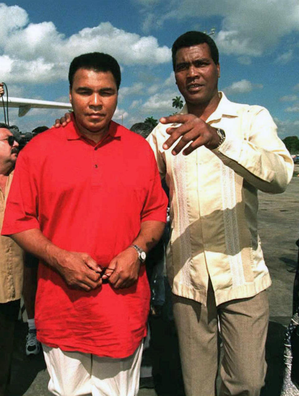 Former Cuban boxer Teofilo Stevenson (R)