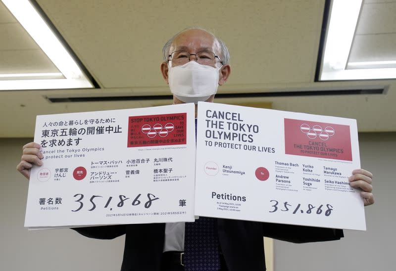 El abogado Kenji Utsunomiya, organizador de la campaña "Alto a los Juegos Olímpicos de Tokio", en rueda de prensa, Tokio