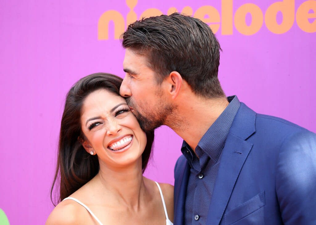 Michael Phelps Kissing Wife Nicole Phelps