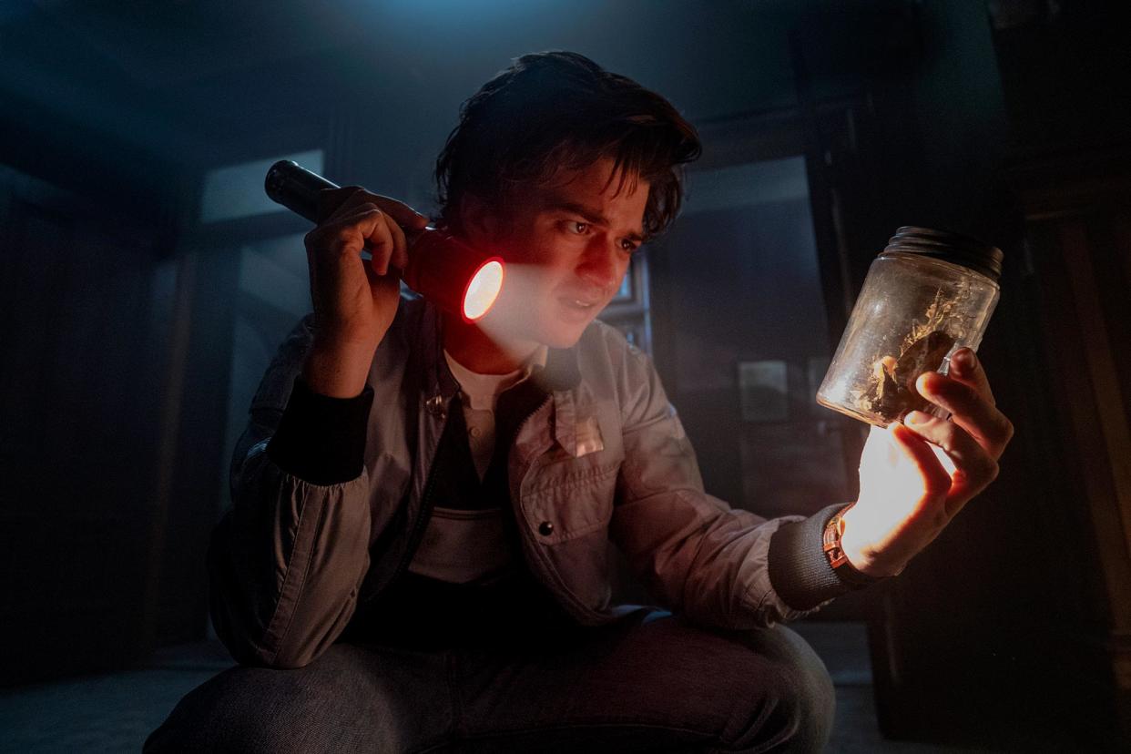 Stranger Things Writers Offer 1st Glimpse at Final Season With a Terrifying Steve Harrington Scene 132