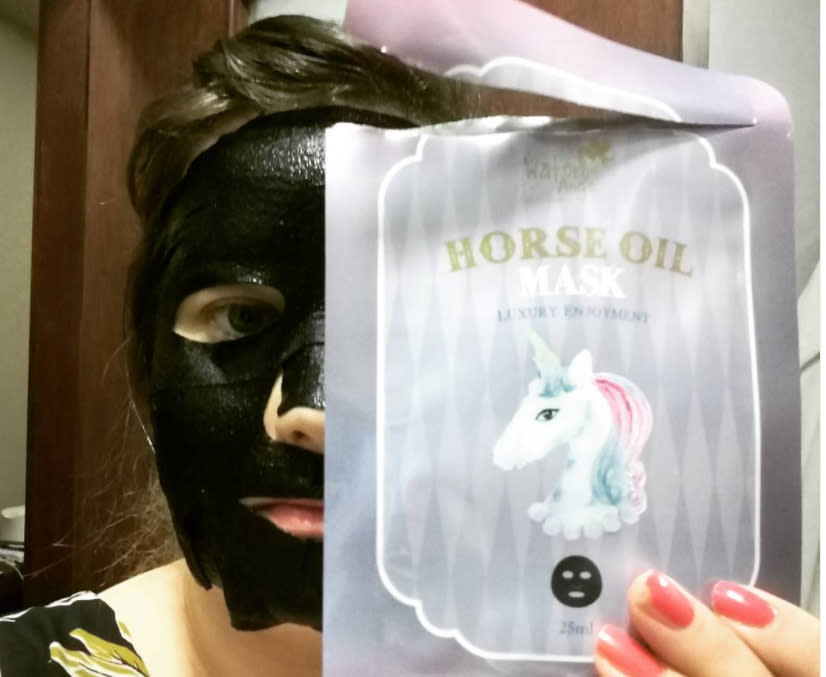 Masque facial à l’huile de cheval