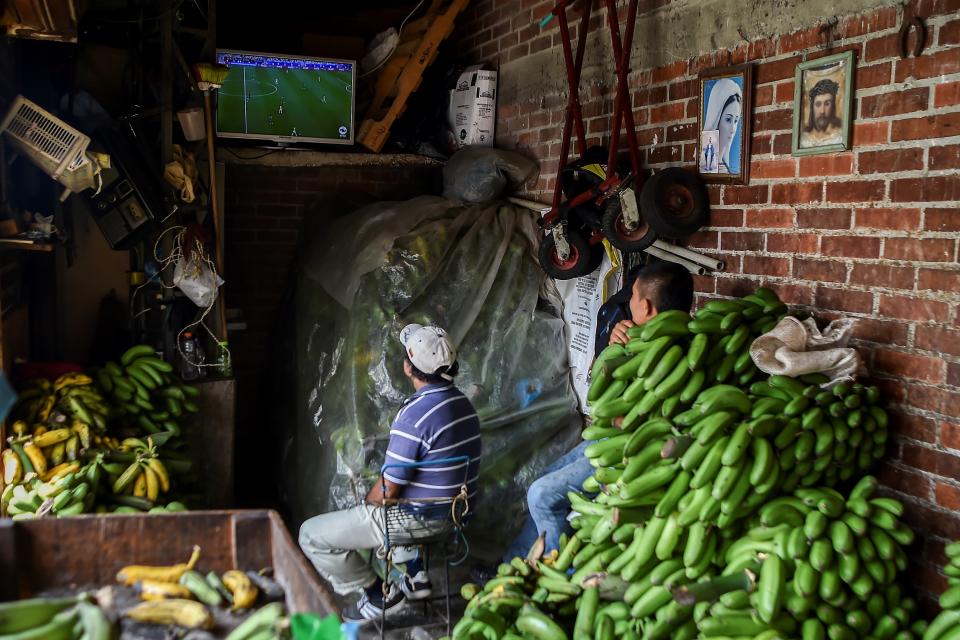 En Cali, el 49% de la población adulta en edad de trabajar recibe sus ingresos de una actividad informal, según el Departamento Administrativo Nacional de Estadística -DANE- de Colombia (2016). (Foto LUIS ROBAYO/AFP/Getty Images)
