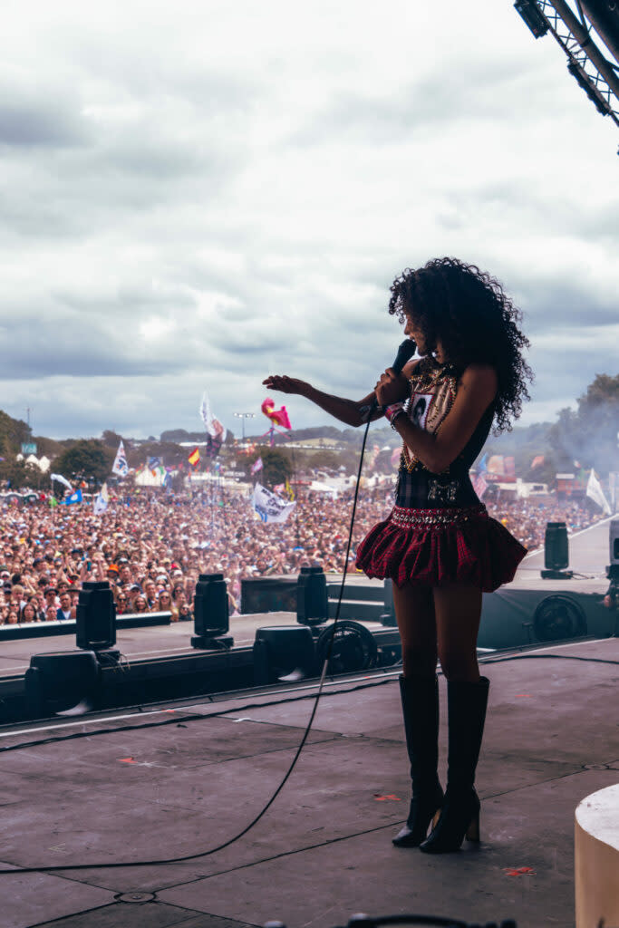 Olivia Dean live at Glastonbury