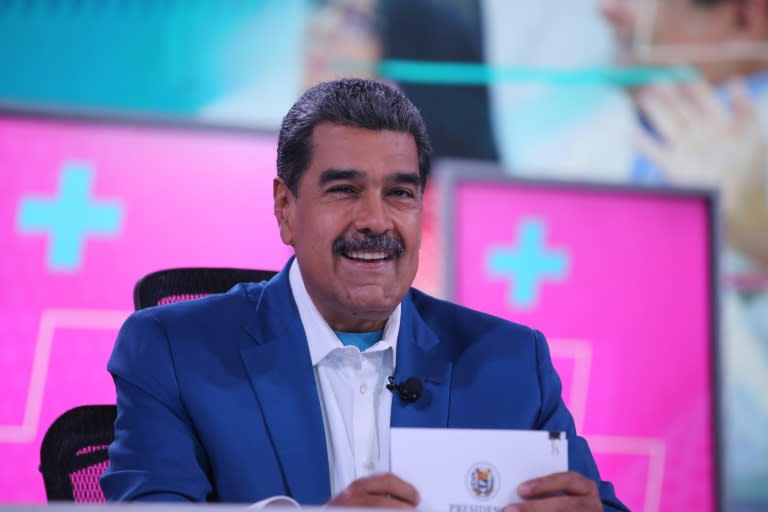 Foto difundida por la Presidencia de Venezuela del presidente Nicolás Maduro en un programa de televisión en Caracas el 1 de julio de 2024 (Wendys OLIVO)