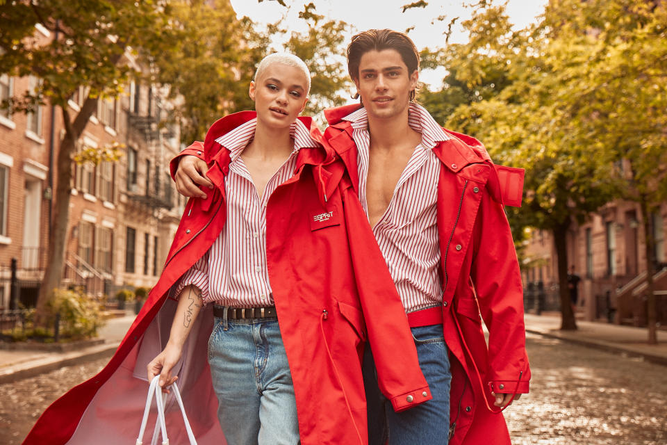 Unisex parkas with subtle Esprit logos.