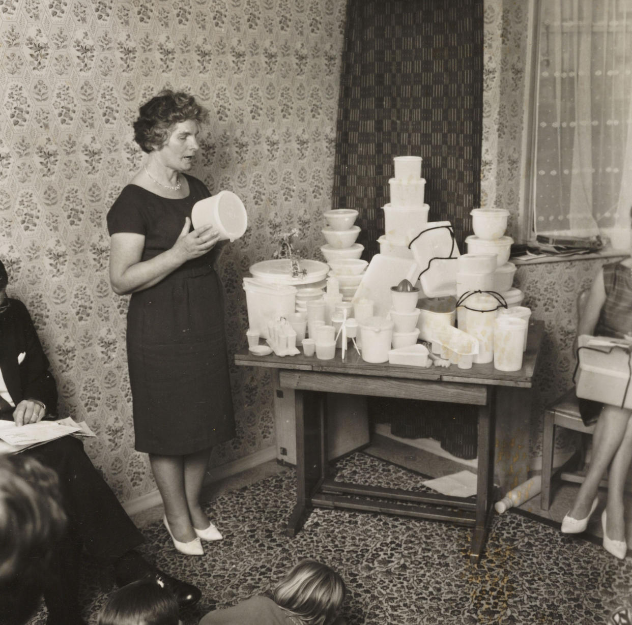Tupperware party, 1963. (Daily Herald Archive / SSPL via Getty Images)