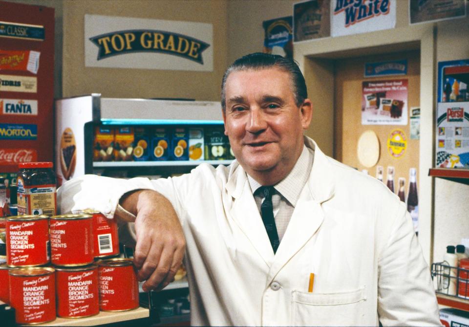 bryan mosley as alf roberts, coronation street 1989