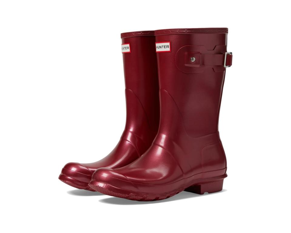 Zappos Rain Boots Sale: Major Discounts on UGG, Crocs, Hunter & More