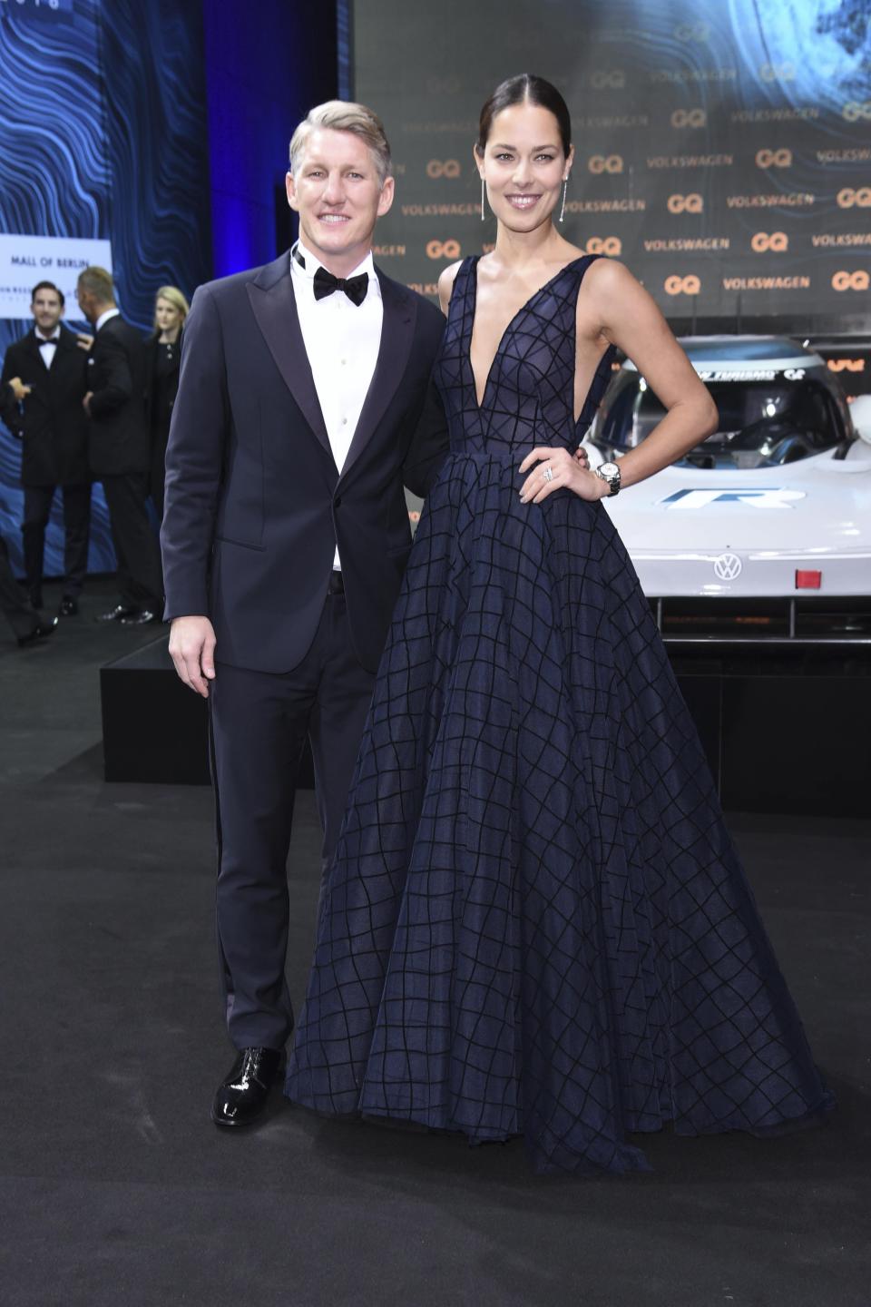 Bastian Schweinsteiger und Ana Ivanovic legten den vielleicht glamourösesten Auftritt des Abends hin (Bild: ddp images)