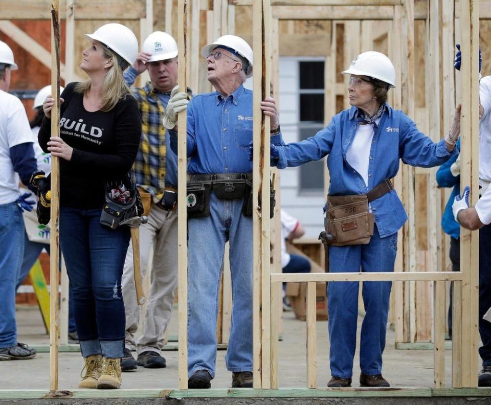 Garth Brooks and Jimmy Carter | Mark Humphrey/AP/Shutterstock